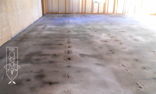Floor screed is water damaged, this can be avoided with protection measures 